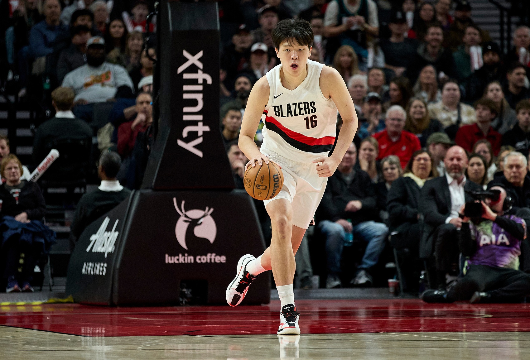 积极是挺积极！杨瀚森半场出战3分49秒 出手1次三分不中&amp;拿到1板