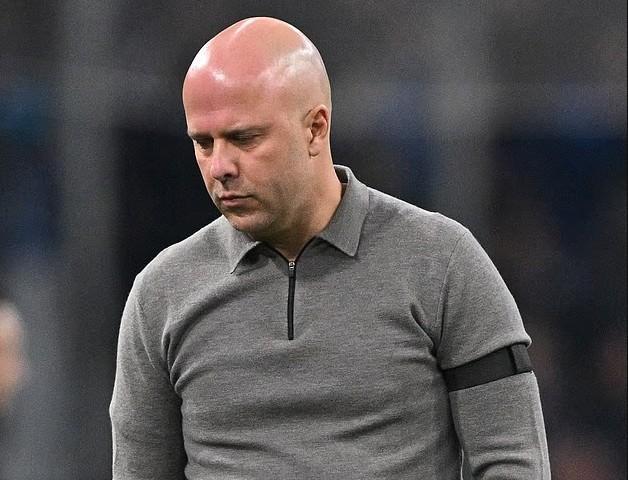 卡拉格:球迷应给予斯洛特更多尊重,对他的批评已经明显越界