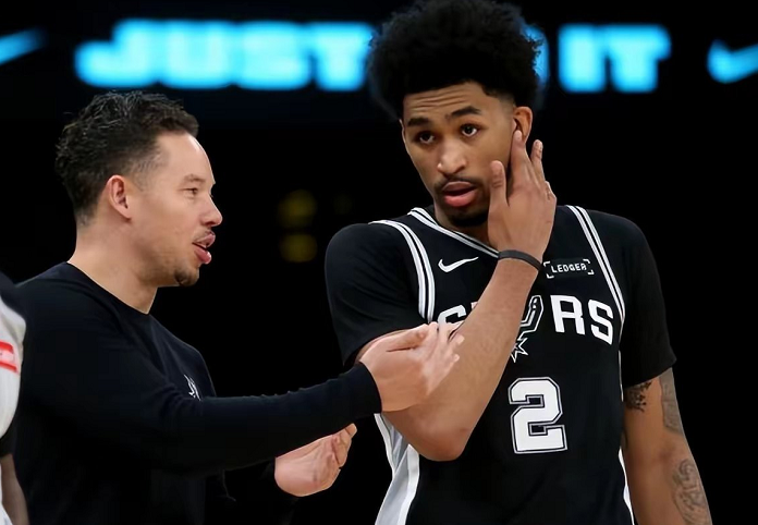 九游娱乐网页版-16分8板1助1断!哈珀刷新NBA纪录,米奇别再暴殄天物